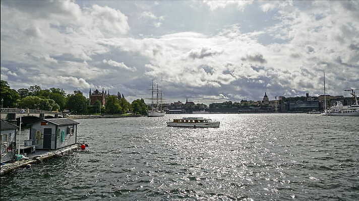 구름 바다 컬러 섬 여행 백그라운드 자연 날씨 스웨덴 사람없음 물 빛 뷰티 화목 거품 회색 안개 시간 보트 숲 갑판 속도 만족 함선 멀리 뇌우 다도해 떠남 발트해 뱃놀이 수도권 스톡홀름 수평선 결석 4K 타임랩스 MOV 해외동영상 클립영상 자연요소 감정 컨셉 배_교통 모션 촬영기법 북유럽 전통놀이 생태계 지역 동영상 파일형식