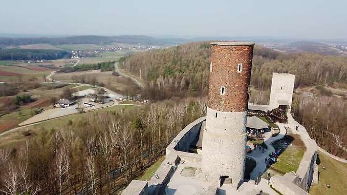 나무 밭 조류 파노라마 사람없음 마을 탑 계곡 중세기사 숲 고도 드론 옛날 4K MOV 해외동영상 클립영상 식물 동물 건축물 농업 촬영기법 동영상 파일형식
