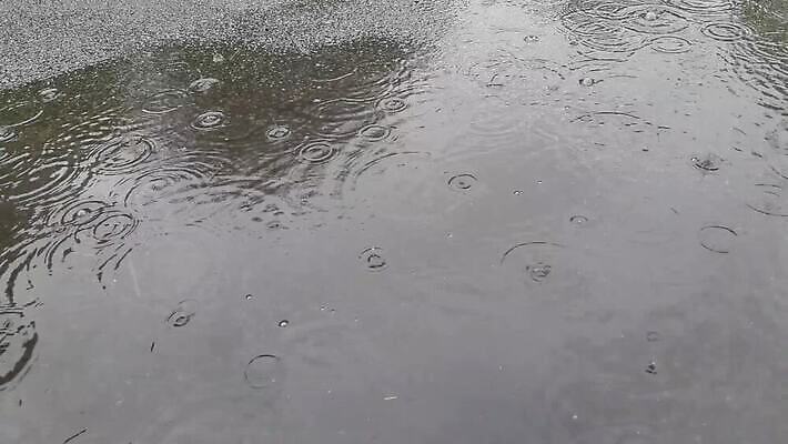 계절 백그라운드 자연 표면 날씨 사람없음 야외 물 파란색 봄 젖음 흐름 추위 물방울 연못 원형 액체 떨어짐 빗방울 웅덩이 폭풍 내추럴 폭풍우 스플래쉬 MP4 해외동영상 클립영상 자연요소 도형 컬러 컨셉 비_날씨 자연재해 생태계 동영상 파일형식