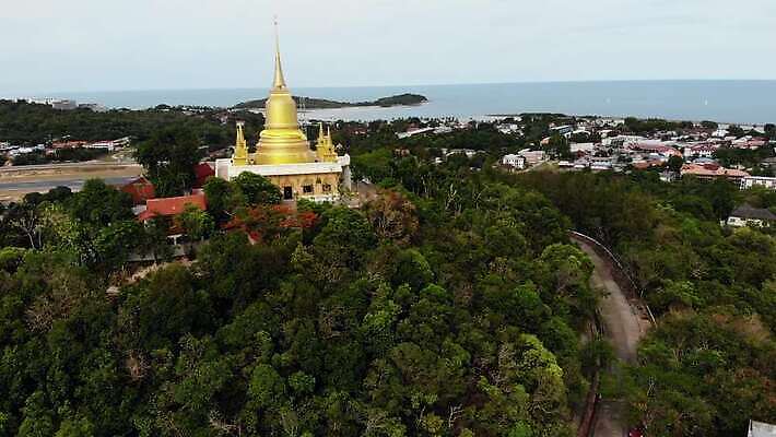 전통 디자인 아시아 종교 문화 선 여행 불교 건축양식 태국 자연 산 동양인 사람없음 야외 건물 목재 초록색 컬러풀 햇빛 교회 마을 탑 사찰 영혼 역사 황금 클래식 숲 언덕 수도원 드론 랜드마크 사리탑 숭배 옛날 이국적 4K MP4 해외동영상 클립영상 나무 건축물 건축 나라 컬러 컨셉 재료 종교건축 인종 태양 생태계 동영상 파일형식