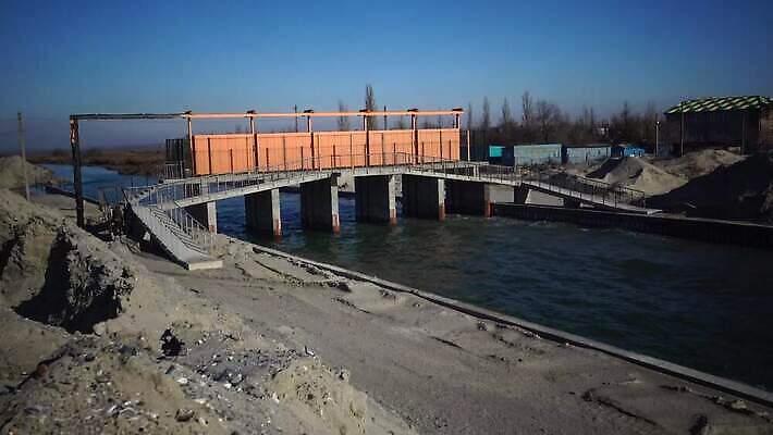 외관 산업 컬러 모션 자연 사람없음 야외 초록색 물 강 달리기 환경 힘 재활용 폭포 흐름 에너지 과학기술 저수지 개울 붓기 역 댐 홍수 대문 분무기 엔진 세대 유지 리가 생태학 수력발전 4K MP4 해외동영상 클립영상 자연요소 공공시설 교육 컨셉 교통시설 기술 문 발전 자연재해 친환경 생태계 동영상 수력에너지 파일형식