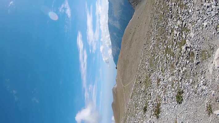 스포츠 여행 배낭 자연 산 사람없음 등산 트래킹 하이킹 황무지 정상 위험 고도 그리스 오르기 신화 그리스인 발칸반도 산악가 원정 절정 하이커 1인칭시점 4K MP4 해외동영상 클립영상 서양인 시선 유럽 컨셉 가방 모션 레저 생태계 동영상 파일형식