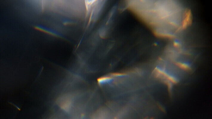 백그라운드 무지개 모션 추상 사람없음 컬러풀 뷰티 고급 닫기 매끈함 크리스탈 보석 수집 질감 에메랄드 다이아몬드 루비 사파이어 스펙트럼 프리즘 4K MOV 해외동영상 클립영상 자연요소 컬러 컨셉 무늬 감각 광석 동영상 광학기기 파일형식