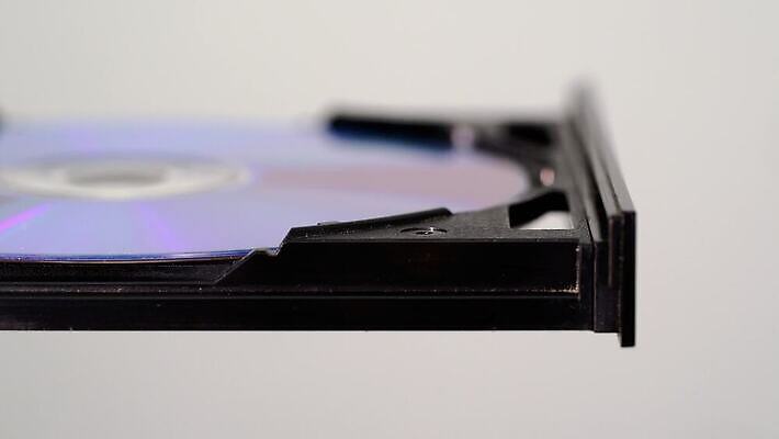 음악 비즈니스 쟁반 사람없음 파란색 노트북 전자제품 컴퓨터 사무실 디지털 검은색 공책 자료 공백 장비 운전 정보 CD 키보드 디스크 오픈 버너 오브젝트 수납 멀티미디어 DVD 고립 녹음기 삽입 소프트웨어 지원 플레이어 하드웨어 화상 광학 4K MOV 해외동영상 클립영상 컬러 모션 문화예술 문구용품 질병 상처 동영상 파일형식 녹음_기록