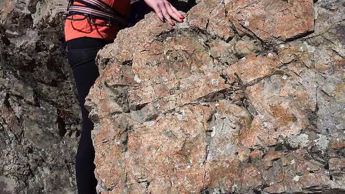 라이프스타일 손 옷 밧줄 스포츠 장갑 산 안전 사람 경사 성인 사람없음 야외 금속 등산 하이킹 장비 그룹 보호 8 위험 보안 오르기 매듭 암초 기어 보험 산악가 4K MP4 해외동영상 클립영상 잡화 줄 컨셉 모션 재질 레저 생활 신체부위 숫자 트래킹 동영상 파일형식