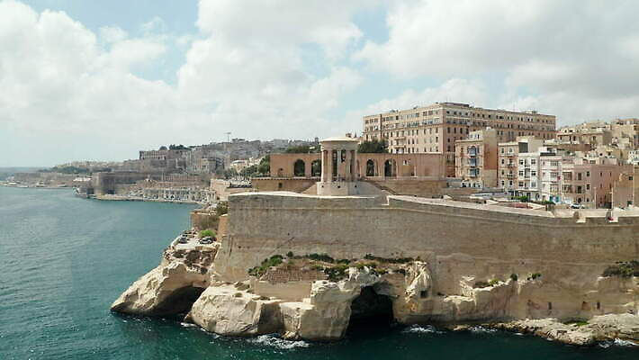 전통 유럽 바다 섬 여행 휴가 거리 풍경 사람없음 물 여름 관광지 도시풍경 성당 항구 도시 중세 역사 지중해 포트 타운 기념물 스카이라인 랜드마크 몰타섬 옛날 조감도 4K 설정숏 MOV 해외동영상 클립영상 자연요소 계절 나라 종교건축 교통시설 촬영기법 몰타 동영상 파일형식