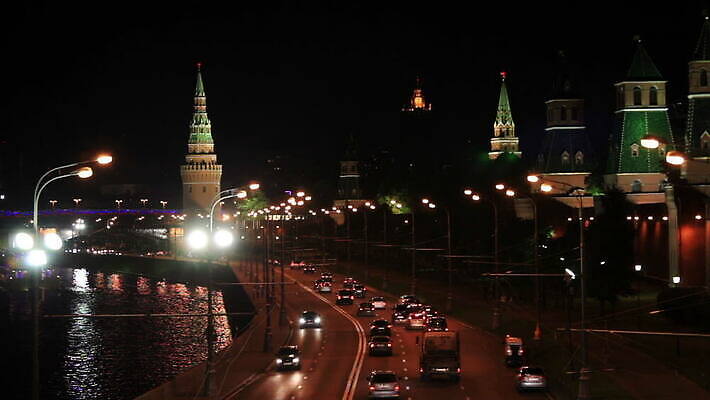 별 벽 여행 건축양식 자동차 하늘 풍경 사람없음 건물 빨간색 빛 강 도시풍경 반사 성당 여행객 탑 궁전 도시 역사 야간 저녁 소프트포커스 심볼 정사각형 러시아 보케 빛망울 랜드마크 러시아인 모스크바 수도권 옛날 크렘린궁전 MOV 해외동영상 클립영상 자연요소 도형 서양인 건축물 건축 유럽 육상교통 컬러 고건축 종교건축 촬영기법 사람 지역 동영상 크렘린 파일형식
