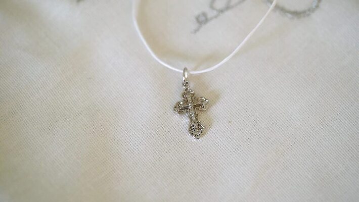 드레스 옷 종교 백그라운드 신발 십자가 장신구 봉투 새로움 부츠 사람없음 뷰티 우주 흰색 축하 인사 생일 메시지 황금 순수 니트 활 초대 공지사항 결백 팬던트 세련 MOV 해외동영상 클립영상 기념일 컬러 컨셉 상의 예절 동영상 파일형식