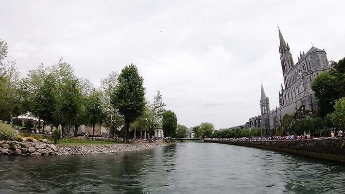 유럽 기독교 종교 여행 건축양식 사람없음 성당 교회 천주교 프랑스 기도 사찰 영혼 동굴 성자 기적 신성 묵주 프랑스어 로마인 바실리카 보호구역 사당 순례 순례자 신앙심 4K MP4 해외동영상 클립영상 문자 건축 나라 종교용품 종교건축 인종 건물 동영상 구역 파일형식