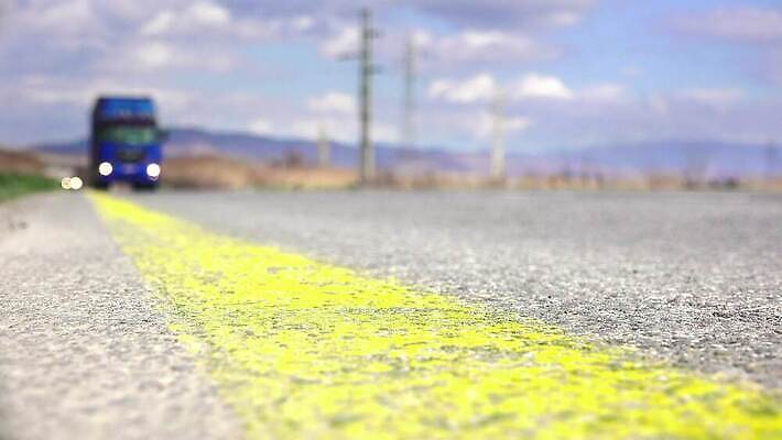 산업 도로 로우앵글 여행 이동 교통시설 사람없음 기계 운전 화물 고속도로 상품 속도 상업 수납 북쪽 짐차 트레일러 동쪽 남쪽 디젤 루트 서쪽 작동 조작 한계 4K MP4 해외동영상 클립영상 길 뷰포인트 교통 컨셉 모션 자동차 운송업 방향 시설 동영상 파일형식