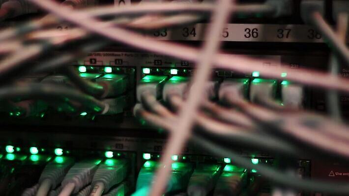 디자인 산업 과학 인터넷 통신 부분 기술 사람없음 빛 컴퓨터 자료 어둠 장비 정보 그물 네트워크 플러그 코드 전기에너지 연결 접속 속도 전자 철사 섬유 스위치 랜 서버 신발장 하드웨어 네트워킹 MOV 해외동영상 클립영상 전자제품 에너지 직물 동영상 파일형식