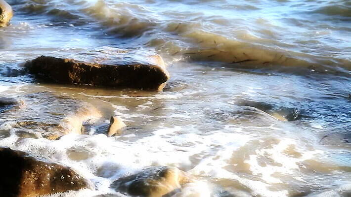파도 바다 백그라운드 자연 바람 날씨 사람없음 물 파란색 빛 태양 힘 흰색 거친 서핑 가장자리 닫기 떨어짐 큼 충돌 분무기 암초 폭풍 에콰도르 폭풍우 스플래쉬 MOV 해외동영상 클립영상 자연요소 컬러 컨셉 모션 수상스포츠 비_날씨 남아메리카 둘레 크기 자연재해 생태계 동영상 파일형식