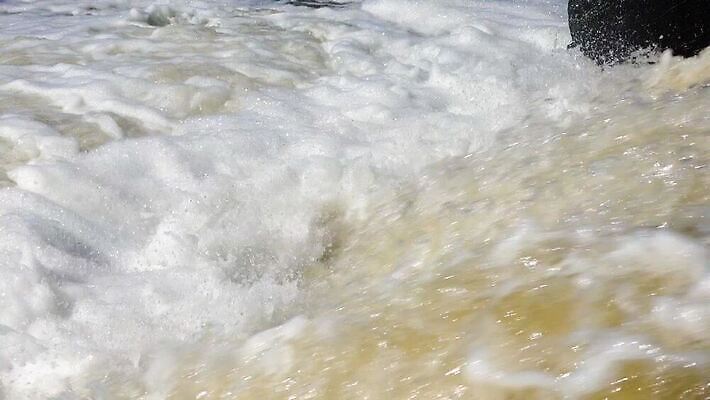 호수 파도 백그라운드 자연 사람없음 물 강 환경 흐름 액체 개울 오염 지저분함 쓰레기 위험 부식 튜브 낭비 내추럴 재앙 파이프라인 폐수 하수 화학물질 MP4 해외동영상 클립영상 자연요소 바다 컨셉 감각 화학 환경오염 생태계 파이프_관 동영상 파일형식