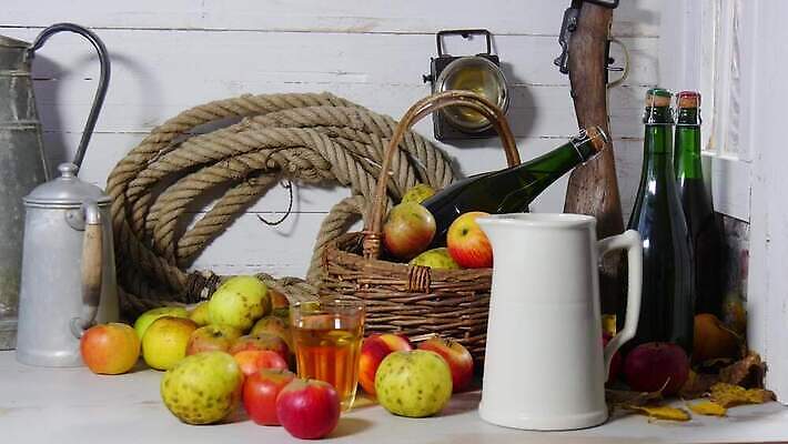 전통 음료 과일 자연 건강 사람없음 빨간색 농장 주스 마시기 시골 긴급 알코올 신선 달콤 사과 상품 유기농 내추럴 노르망디 바이오 숙성 식초 4K MP4 해외동영상 클립영상 웰빙 컬러 농업 모션 맛 생태계 동영상 파일형식