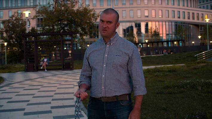 백인 공원 남자 무기 얼굴 전등 한명 사람 금속 힘 분노 잡기 도시 폭력 범죄 야간 위험 공격 무서움 충돌 위협 싸움 나쁜 압력 폭행 호러 4K MOV 해외동영상 클립영상 자연요소 서양인 1 공공시설 감정 컨셉 모션 재질 조명 신체부위 사회이슈 공포 동영상 파일형식