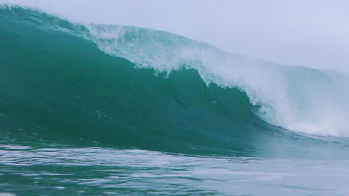 파도 바다 자연 잉글랜드 사람없음 야외 물 환경 물방울 신선 액체 서핑 수면 그린에너지 떨어짐 큼 튜브 자원 컬링 스플래쉬 콘월 MOV 해외동영상 클립영상 자연요소 컨셉 겨울스포츠 영국 에너지 수상스포츠 크기 생태계 동영상 파일형식