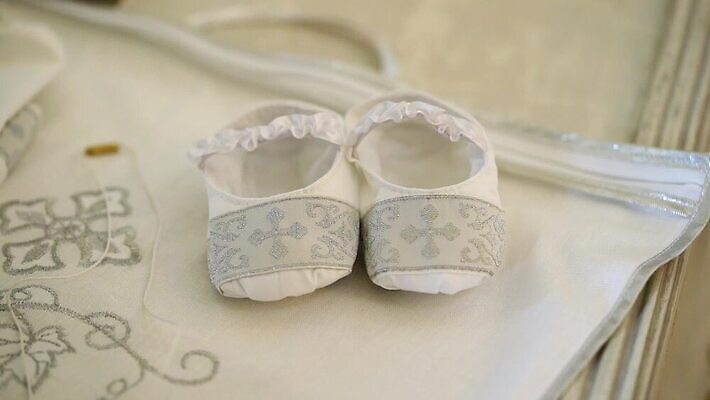 드레스 옷 종교 백그라운드 신발 십자가 장신구 봉투 새로움 부츠 사람없음 뷰티 우주 흰색 축하 인사 생일 메시지 황금 순수 니트 활 초대 공지사항 결백 팬던트 세련 MOV 해외동영상 클립영상 기념일 컬러 컨셉 상의 예절 동영상 파일형식