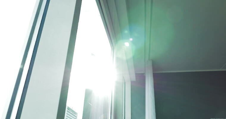 벽 텍스트 부분 창문 상상 유리 아파트 실내 사람없음 내부 빛 반짝임 사무실 햇빛 태양 맑음 블록 방 메시지 플랫 캔 사인 속담 진짜 자막 4K MOV 해외동영상 클립영상 자연요소 문자 비즈니스 모션 재질 날씨 주택 동영상 파일형식