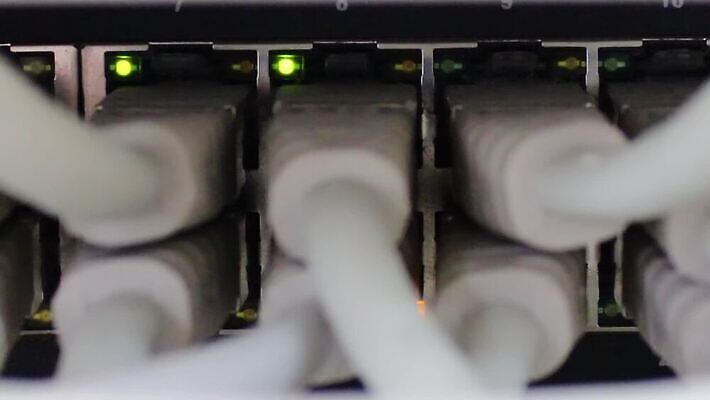 인터넷 통신 커뮤니케이션 사람없음 파란색 컴퓨터 모니터 자료 힘 네트워크 연결 속도 보안 본체 마디 방화벽 신발장 정보매체 지원 MOV 해외동영상 클립영상 컬러 안전 전자제품 동영상 파일형식