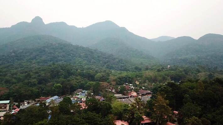 구름 길 바다 섬 여행 백그라운드 컨셉 태국 자연 하늘 호텔 불 산 사람 풍경 사람없음 물 야자수 환경 안개 투명 오염 스페인 연기 정상 숲 언덕 캄보디아 암초 가스 연소 드론 생태학 스모그 재앙 4K MP4 해외동영상 클립영상 자연요소 나무 교육 유럽 아시아 숙소 날씨 생태계 동영상 파일형식