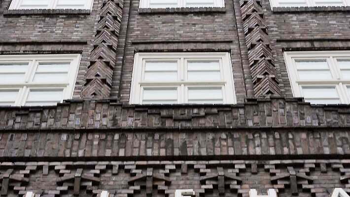 외관 유럽 여행 겨울 건축양식 창문 유리 하늘 벽돌 전등 주택 독일 사람없음 야외 건물 도시풍경 사무실 햇빛 가을 도시 역사 재산 저녁 각도 장면 타운 동영상 칠레 대칭 랜드마크 옛날 함부르크 4K MOV 해외동영상 클립영상 건축물 계절 건축 나라 비즈니스 재질 조명 풍경 금융 태양 남아메리카 야간 파일형식