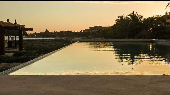 모래 파도 바다 섬 여행 우산 자연 휴가 불꽃 휴식 멕시코 손바닥 풍경 해변 사람없음 여름 관광지 야자수 태양 평화 일몰 뜨거움 충돌 묘사 휴양지 암초 마야 이국적 칸쿤 파라다이스 화창 4K MP4 해외동영상 클립영상 자연요소 나무 손 계절 컨셉 북아메리카 불 날씨 노을 장소 생태계 마야문명 동영상 파일형식