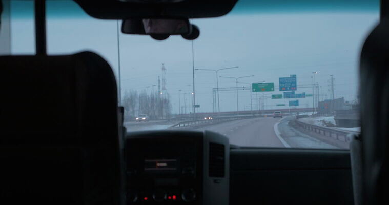 도로 여행 겨울 자동차 실내 핀란드 사람없음 내부 운전 도시 운전사 승차 저녁 방향 사인 택시 루트 방법 자동 충고 헬싱키 4K MOV 해외동영상 클립영상 직업 계절 길 육상교통 교통시설 모션 승용차 북유럽 야간 동영상 파일형식