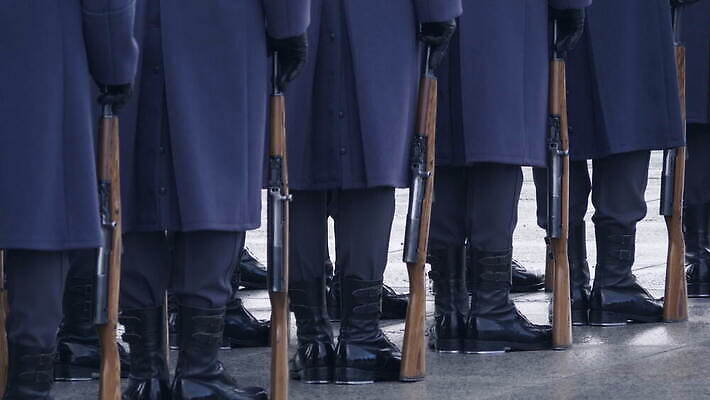 무기 선 이동 유니폼 거리 부츠 경비 사람 이벤트 야외 축제 힘 총 자유 축하 그룹 의식 보호 군용 싸움 전쟁 잔치 보안 광택 육군 질서 폴란드 송곳 전국 줄서기 특공대 필승 바르샤바 치프 4K MOV 해외동영상 클립영상 옷 유럽 신발 컨셉 모션 군대 안전 예절 우승 동영상 특수부대 파일형식