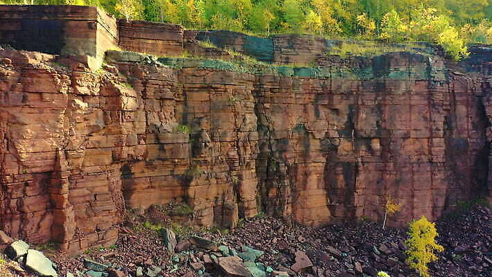 나무 산업 지구 호수 벽 자연 안테나 사람없음 물 금속 성장 헬리콥터 숲 광석 철 발굴 스카이라인 항공촬영 넘어짐 드론 채석 흉터 내려보기 4K MOV 해외동영상 클립영상 자연요소 식물 뷰포인트 통신 모션 재질 비행기 상처 생태계 동영상 파일형식