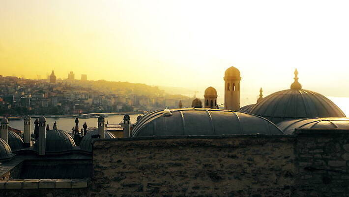 종교 문화 건축양식 지붕 이스탄불 사람없음 파란색 도시풍경 교회 일출 일몰 골동품 도시 중앙 이슬람교 모스크 신성 포인트 동쪽 칠면조 랜드마크 보스포루스 제국 4K MOV 튀르키예 해외동영상 클립영상 건축 아시아 컬러 종교건축 조류 풍경 건물 금융 노을 방향 동영상 파일형식