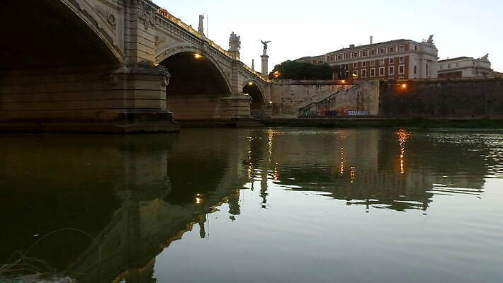 구름 유럽 문화 바다 여행 건축양식 하늘 파노라마 풍경 사람없음 야외 건물 물 파란색 강 도시풍경 반사 일몰 이탈리아 무덤 도시 만 중세 역사 야간 로마 포트 타운 스카이라인 천연기념물 랜드마크 수도권 옛날 4K MOV 해외동영상 사도궁 클립영상 자연요소 건축물 건축 나라 컬러 촬영기법 노을 궁전 지역 동영상 바티칸 파일형식