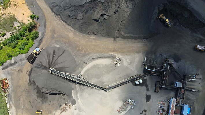 식물 산업 도로 교통시설 건설업 사람없음 건물 환경 탑 기계 장비 바위 업무 제조 컨테이너 아스팔트 천 언덕 시멘트 수납 짐차 무거움 섞기 4K MOV 해외동영상 클립영상 건축물 길 교통 자동차 돌_바위 직물 작업 무게 시설 동영상 파일형식