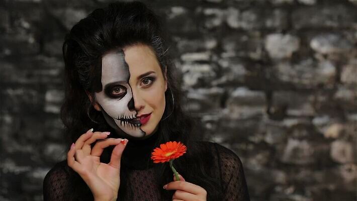 모자 전통 드레스 여자 꽃잎 얼굴 호박 휴가 기념 한명 미소 사람 빨간색 섹시 파티 검은색 어둠 할로윈 마술사 죽음 표현 야간 저녁 신비 무서움 악마 마녀 마법 10월 흡혈귀 나쁜 고딕 악몽 지옥 호러 MP4 해외동영상 클립영상 자연요소 1 잡화 옷 꽃 감정 컬러 컨셉 채소 표정 이벤트 신체부위 마술 날짜 공포 동영상 파일형식