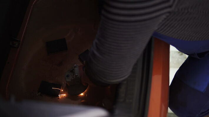 손 산업 여행 컨셉 비즈니스 교통시설 자동차 자연 노동자 새로움 사람없음 초록색 환경 금속 검은색 힘 장비 에너지 액체 오염 수리 휘발유 석유 서비스 파이프 탱크 연료 가스 엔진 정비공 펌프 모터 내추럴 설치 실린더 압축 옛날 자동 4K MOV 해외동영상 클립영상 직업 육상교통 컬러 교통 재질 신체부위 기술자 시설 생태계 동영상 파일형식