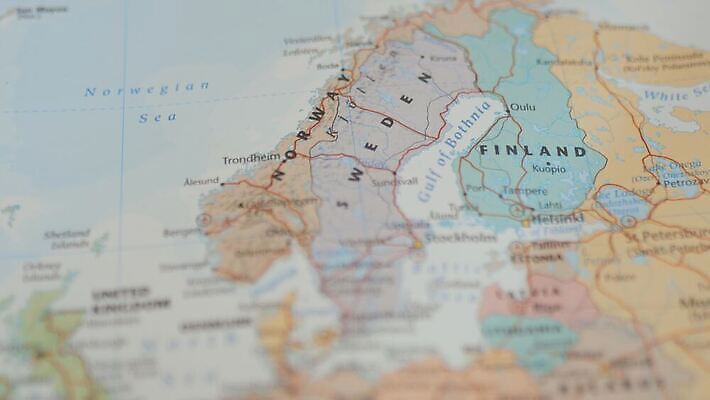 모양 실루엣 유럽 선 컬러 여행 지도 스웨덴 노르웨이 핀란드 미술 사람없음 그래픽 파란색 컬러풀 세계 플랫 땅 대륙 심플 윤곽 지역 고립 공화국 부쿠레슈티 엘리먼트 전국 지도책 지리 국경 4K MOV 해외동영상 클립영상 나라 문화예술 촬영기법 북유럽 책 루마니아 동영상 파일형식