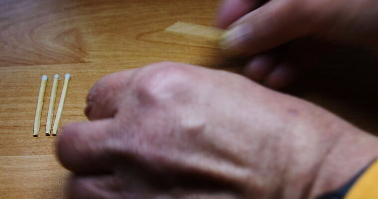 손 불 미술 경기 목재 세트 갈색 쌓기 여러개 공구 퍼즐 막대기 그룹 위험 성냥 묘사 오브젝트 질감 유황 많음 4K MOV 해외동영상 클립영상 자연요소 나무 스포츠 컬러 다수 컨셉 재료 모션 문화예술 신체부위 도구 동영상 파일형식