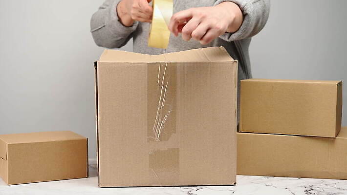 백인 라이프스타일 손 여자 포장 교통시설 모션 새로움 아파트 주택 실내 사람 성인 상자 갈색 쌓기 상점 방 회색 화물 흰색 잡기 컨테이너 창고 서비스 준비 패키지 수납 질서 흙더미 판지 꺼내기 진짜 많음 4K MOV 해외동영상 클립영상 서양인 산업 컬러 교통 컨셉 내부 건물 생활 신체부위 흙 운송업 예절 시설 동영상 파일형식 더미