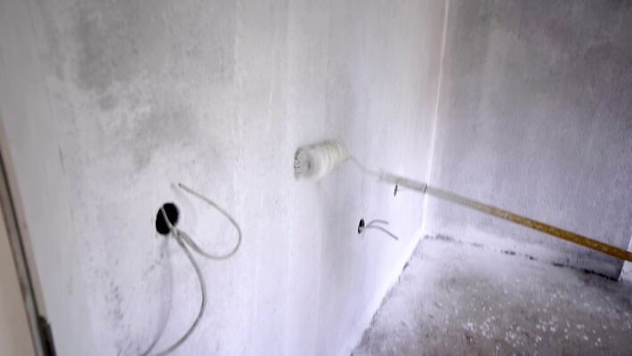 직업 산업 벽 컬러 백그라운드 노동자 아파트 주택 실내 사람없음 장식 인테리어 페인트 방 장비 흰색 업무 거친 수리 닫기 청소 롤러 먼지 화가 부활 공예가 업그레이드 조작 비어있는 4K MP4 해외동영상 클립영상 디자인 모션 내부 건물 작업 동영상 파일형식