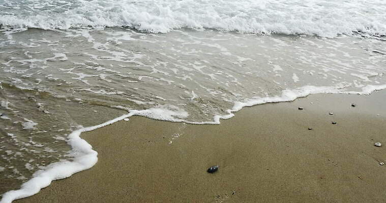 계절 모래 파도 바다 여행 백그라운드 자연 휴가 풍경 사람없음 야외 물 여름 파란색 모래사장 햇빛 노란색 우주 맑음 거품 흰색 서핑 작음 묘사 질감 암초 내추럴 그런지 4K MOV 해외동영상 클립영상 자연요소 컬러 날씨 태양 수상스포츠 크기 생태계 동영상 파일형식