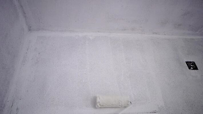 백인 직업 1 남자 행복 벽 자연 휴식 노동자 아파트 주택 실내 사람 성인 사람없음 장식 인테리어 우주 환경 페인트 흰색 공구 업무 얼룩 수리 덧셈 만족 그림 진열장 롤러 페인트붓 화가 주인 업그레이드 조작 프로젝트 카피스페이스 4K MP4 해외동영상 클립영상 서양인 디자인 감정 컬러 컨셉 내부 건물 공백 도구 붓 작업 수학 생태계 동영상 파일형식