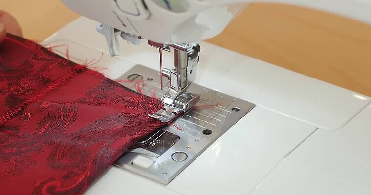 전통 손 디자인 옷 산업 패턴 추상 미술 한명 동양인 장식 유행 검은색 목도리 기계 장비 램프 직물 업무 바늘 실 우아함 제조 낙서 바느질 자르기 인도인 천 땀 윤곽 손수건 재단 재단사 방법 양발 철강 페이즐리 벡터 4K MP4 해외동영상 클립영상 외국인 직업 1 잡화 컬러 컨셉 무늬 모션 문화예술 조명 사람 인종 신체부위 도구 작업 동영상 파일형식