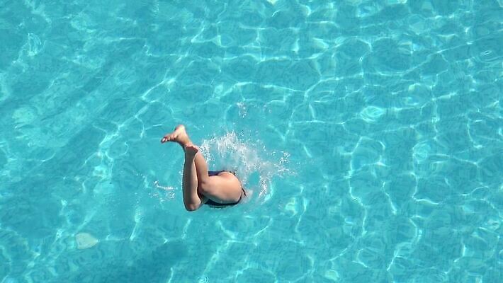 여자 수영복 행복 어린이 스포츠 여행 모션 놀이 휴가 안테나 건강 한명 야외 파란색 태양 점프 수영 미국 기쁨 젖음 떨어짐 당구 브라질 히스패닉 느림 남쪽 섞기 브라질사람 MOV 해외동영상 슬로모션 클립영상 자연요소 1 옷 감정 컬러 컨셉 북아메리카 통신 촬영기법 사람 구기 수상스포츠 남아메리카 방향 동영상 파일형식