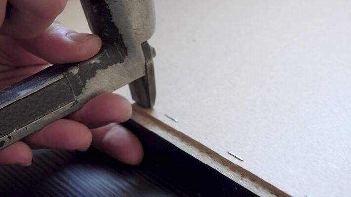 직업 손 산업 가구 백그라운드 공장 탁자 노동자 주택 프레임 기술 미술 사람 취미 목재 금속 스트레칭 장비 총 덮개 흰색 공구 업무 작업실 수리 제조 스테이플러 천 오브젝트 캔버스 4K MP4 해외동영상 클립영상 나무 무기 컬러 생활용품 재료 공업 재질 문화예술 건물 신체부위 운동 사무용품 뚜껑 도구 직물 작업 동영상 파일형식