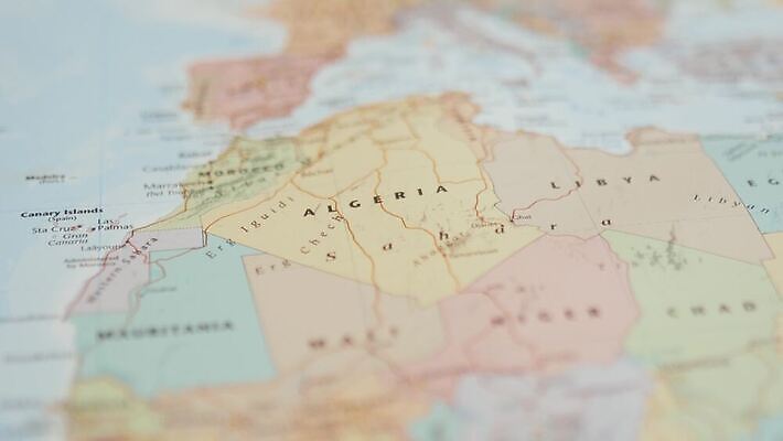 모양 실루엣 선 컬러 여행 지도 아프리카 미술 사람없음 그래픽 파란색 컬러풀 세계 플랫 땅 대륙 심플 윤곽 지역 모로코 고립 공화국 알제리 엘리먼트 전국 지도책 지리 국경 4K MOV 해외동영상 클립영상 나라 문화예술 촬영기법 책 동영상 파일형식