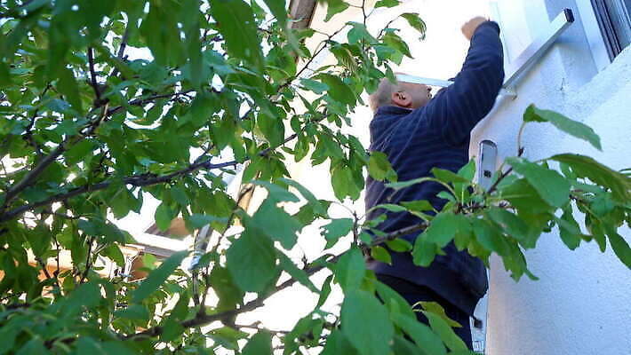 백인 직업 남자 산업 노동자 작업복 사람 성인 건물 장비 추위 업무 기술자 엔지니어 수리 확인 서비스 장인 유지 냉각기 린스 설치 제어 조작 4K MOV 해외동영상 클립영상 서양인 건축물 옷 작업 동영상 파일형식