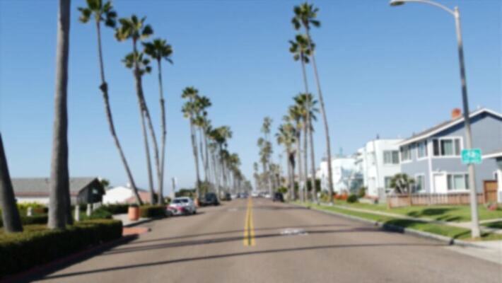 도로 여행 백그라운드 리조트 휴가 거리 사람없음 아웃포커스 여름 야자수 노란색 미국 소프트포커스 보케 캘리포니아 주말 할리우드 로스앤젤레스 교외 방법 4K 오션사이드 산타모니카 MP4 해외동영상 클립영상 나무 계절 길 컬러 북아메리카 교통시설 촬영기법 동영상 파일형식