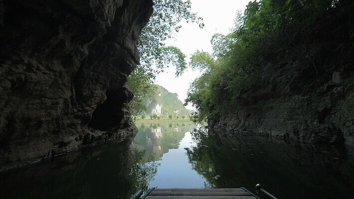 아시아 섬 여행 요트 자연 휴가 산 항해 사람없음 초록색 물 강 만 보트 재산 크루즈 언덕 그림 에코 베트남 장면 석회암 MOV 해외동영상 클립영상 자연요소 나라 컬러 배_교통 금융 환경 동남아시아 암석 생태계 동영상 파일형식