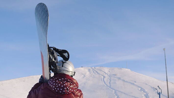라이프스타일 계절 여자 행복 안경 스포츠 컨셉 겨울 날씨 휴가 산 건강 관리 한명 서기 사람 경사 야외 뒷모습 햇빛 걷기 계곡 맑음 표현 잡기 용기 헬멧 알프스 암초 산봉우리 라이더 무임승차 MOV 해외동영상 클립영상 1 그릇 잡화 감정 유럽 뷰포인트 모션 생활 태양 승차 보호장비 봉우리 동영상 파일형식