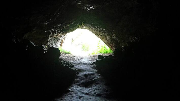 지구 과학 여행 백그라운드 자연 실내 사람없음 빛 여행객 어둠 산책 탐험 바위 터널 동굴 큼 신비 철 생물학 지하 내추럴 고고학 깊이 석회암 옛날 지질 지질학 1인칭시점 4K HD MP4 해외동영상 클립영상 시선 교육 길 컨셉 휴식 사람 내부 암석 돌_바위 크기 생태계 동영상 파일형식