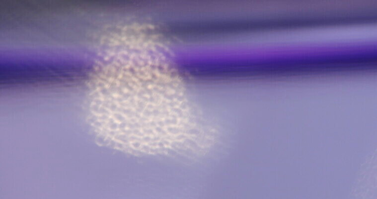 디자인 컬러 백그라운드 패턴 유리 추상 조명 미술 사람없음 장식 물 뷰티 반사 노란색 디지털 젖음 추위 물방울 닫기 소프트포커스 브레이크 크리스탈 빗방울 질감 다이아몬드 유리그릇 블러 블러효과 새기다 인공 비어있는 4K MOV 해외동영상 클립영상 자연요소 그릇 무늬 모션 재질 문화예술 촬영기법 비_날씨 광석 보석 동영상 파일형식 효과